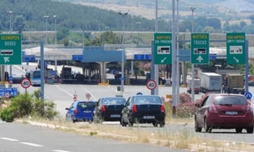 Normalizohet hyrja përmes vendkalimit kufitar Evzoni, hiqet bllokada e bujqve grek