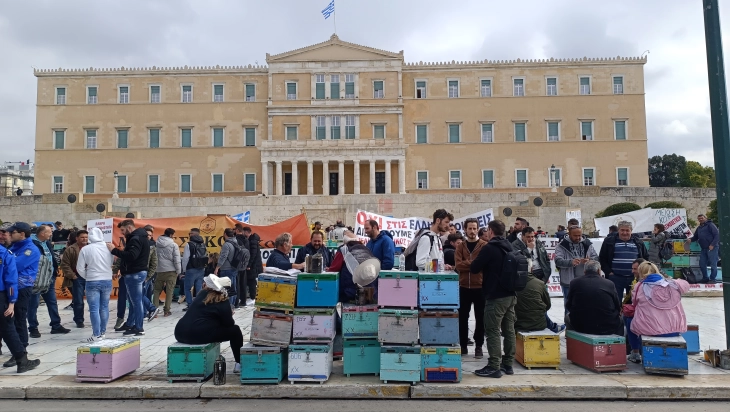 Протест на пчеларите во Атина
