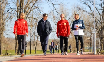 Претседателот Пендаровски се сретна со маратонецот Дарио Ивановски