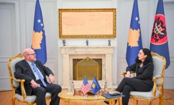 Ховениер кај Османи на разговори за забраната на српскиот динар во Косово