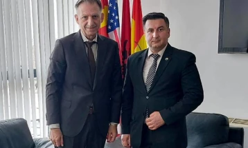 Rektori i UT-së Jusuf Zejneli realizoi takim pune me ministrin e Shëndetësisë Ilir Demiri