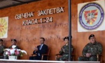Во велешката касарна свечена заклетва на 292 професионални војници