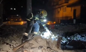 Дрон погоди станбена зграда во Дњепар, од под урнатините извлечено машко тело