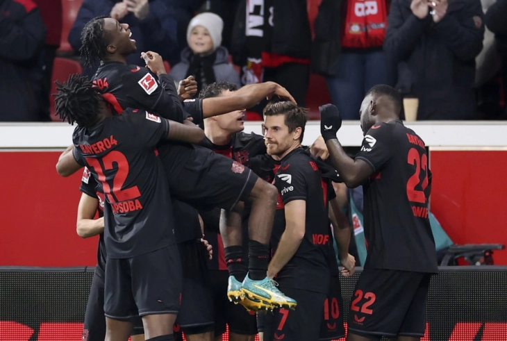 Leverkusen beat Mainz to extend league lead and set unbeaten record