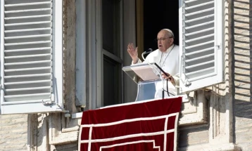 Папата Франциск повика на дипломатско решение на војната во Украина
