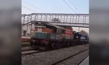Një tren në Indi kaloi 70 kilometra pa shofer