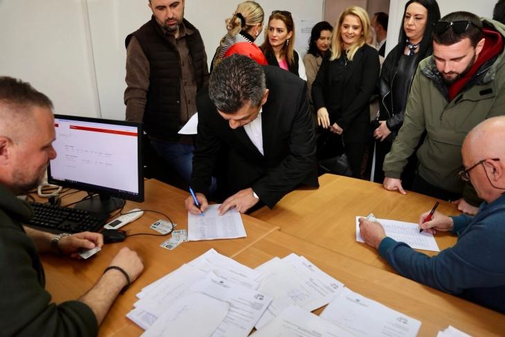 Izet Mexhiti e dha nënshkrimin për kandidatin e koalicionit