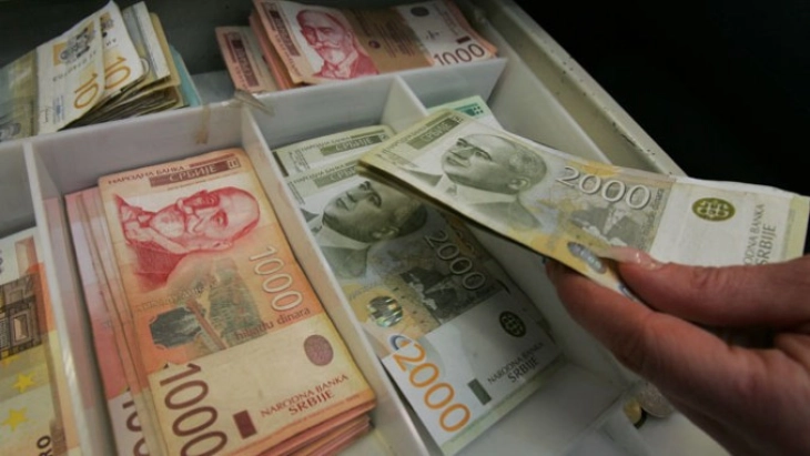 Просечната нето плата во Србија во декември околу 750 евра