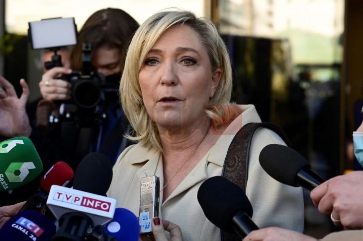 Le Pen: Makroni po luan liderin ushtarak