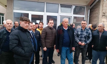 Протест во Горна Бањица: Камповите за градежните работници на Коридорот 8 да се градат во старата касарна