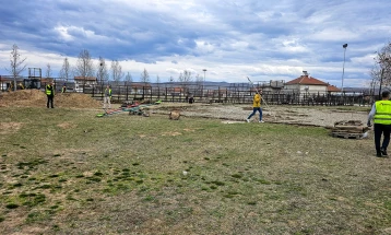 Во Градско се обновува детско игралиште заедно со кошаркарско и ќе се постави  урбана опрема