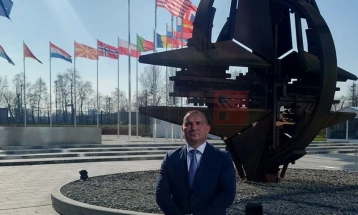 Angellovi në një takim të NATO-s për krijimin e  politikave kombëtare për  rezistencë