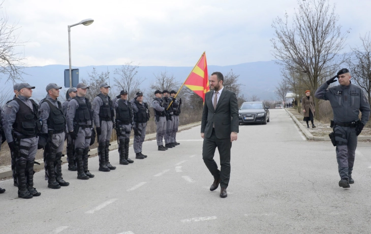 Тошковски во посета на Единицата за интервентна полиција при СВР Скопје