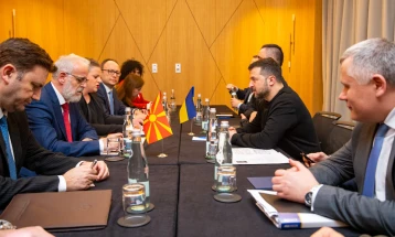 Xhaferi dhe Zelenski në Tiranë nënshkruan deklaratë të përbashkët për integrimet euroatlantike të Ukrainës