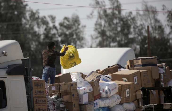 Në Rripin e Gazës kanë hyrë 12 kamionë me ndihmë humanitare