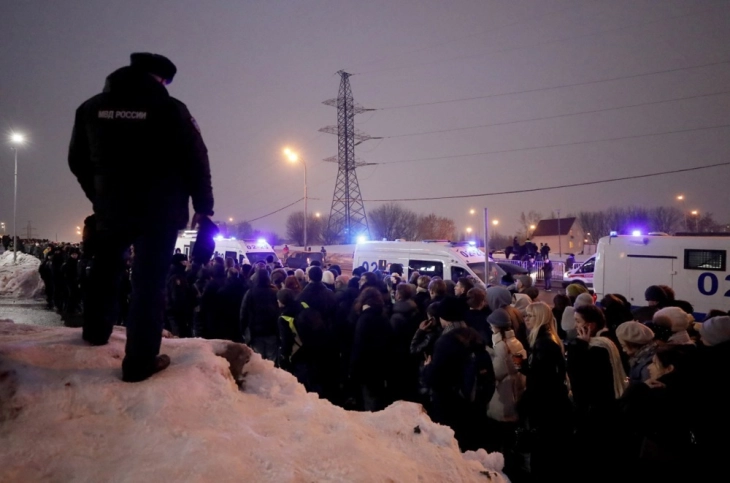 Thousands attend emotional Navalny funeral in Moscow