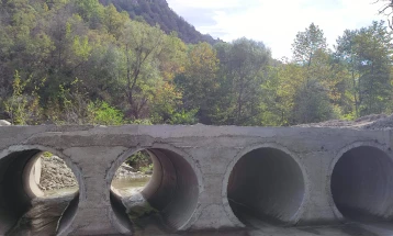 Оштетен преминот на реката Блашница поради надојдена вода 