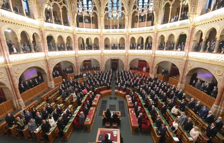 Kryetari i Parlamentit hungarez e nënshkroi ratifikimin e anëtarësimit të Suedisë në NATO
