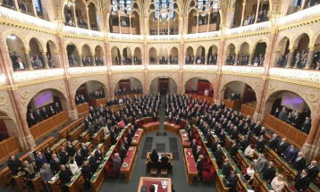 Kryetari i Parlamentit hungarez e nënshkroi ratifikimin e anëtarësimit të Suedisë në NATO