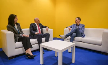 Ковачевски на средба со Санчез: Северна Македонија единствено со СДСМ има извесна европска иднина