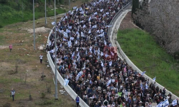 Илјадници Израелци маршираа по автопат кон Ерусалим, стигнаа до резиденцијата на Нетанјаху