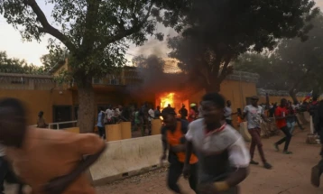 Во напад на три села во Буркина Фасо убиени 170 лица