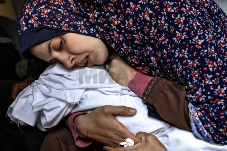 Pesëmbëdhjetë fëmijë kanë vdekur nga mosushqyerja dhe dehidratimi në një spital në Gazë