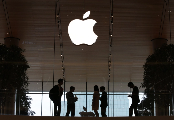 „Епл“ го одложи планот за враќање на вработените во канцелариите