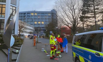 Kriza e pengjeve në Gjermani: Një grua ka hyrë në një klinikë, ka ndezur një pishtar dhe është kërcënuar