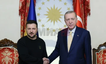 Zelenski  u takua me Erdoganin dhe i vizitoi anijet luftarake në ndërtim të destinuara për Ukrainën