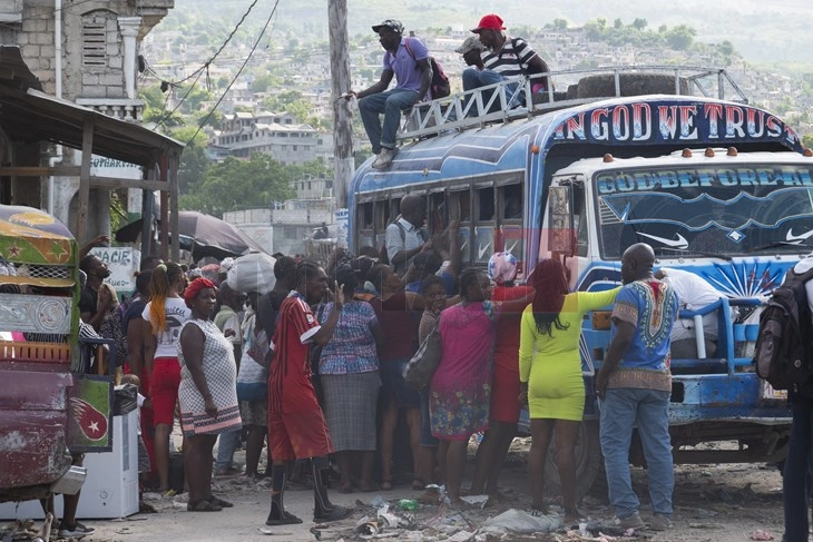 KB: Rreth 3.000 gra shtatzëna janë në rrezik pasi kryeqyteti i Haitit është i bllokuar