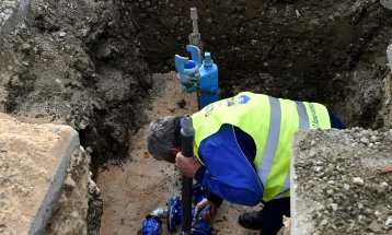 Арсовска изврши увид во реконструкција на водоводна мрежа во општина Гази Баба