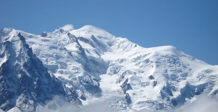 Шест лица исчезнаа на скијање на швајцарските Алпи