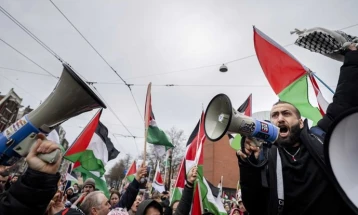 Presidenti i Izraelit pritet me protesta në Amsterdam