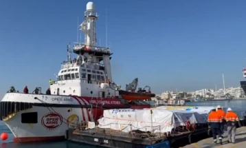 Бродот со хуманитарна помош за Газа отплови од Кипар