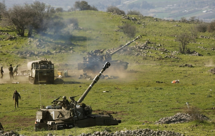 ИДФ: Хезболах истрела бараж од ракети врз северот на Израел