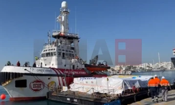 Anija me dihmë humanitare drejt Gazës është nisur nga Qipro