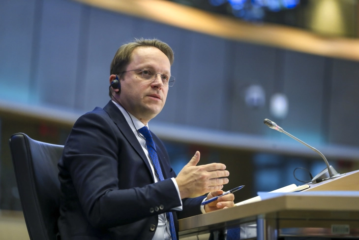 Varheji: Në Këshillin e BE-së ka qëndrim pozitiv për propozimin e KE-së për fillimin e bisedimeve me BeH