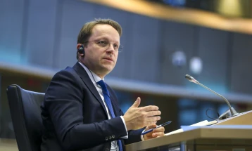 Varheji: Në Këshillin e BE-së ka qëndrim pozitiv për propozimin e KE-së për fillimin e bisedimeve me BeH