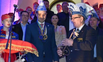 Градоначалникот Костадинов го предаде клучот на карневалистите, почнаа осумдневните карневалски празнувања во Струмица