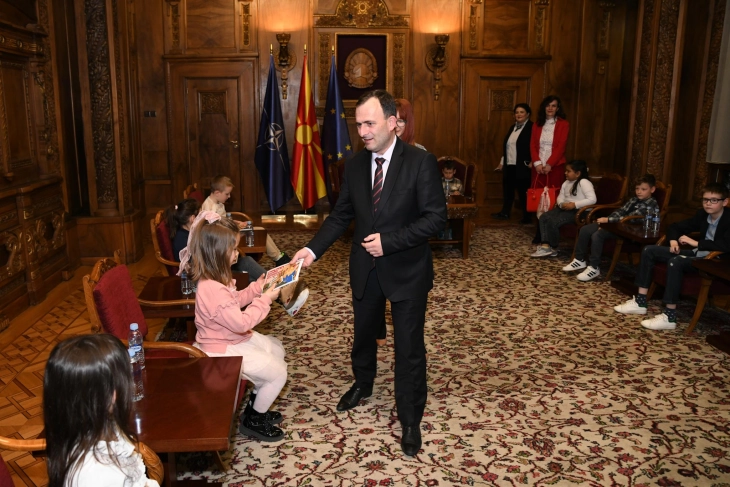 Претседателот на Собранието Митрески на средба со ученици од ОУ „Страшо Пинџур“ од Скопје