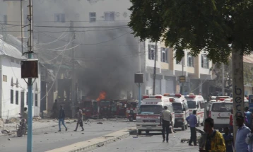 Trembëdhjetë persona u vranë në një sulm në Mogadishu