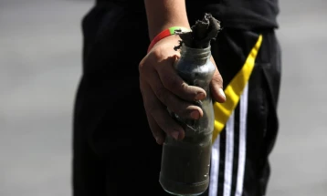 Koktej molotovi është hedhur në një vendvotim në Shën Petersburg, njoftuan mediat lokale