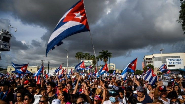 Протест во вториот по големина град на Куба поради прекини на струја и недостиг на храна