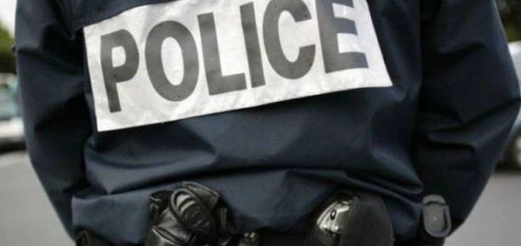 Девет лица се уапсени во Париз по напад на полициска станица