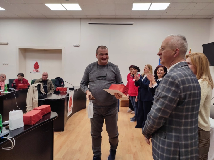 Цане Мирков дарувал крв 75 пати, благодарници за крводарители доделени во Кавадарци