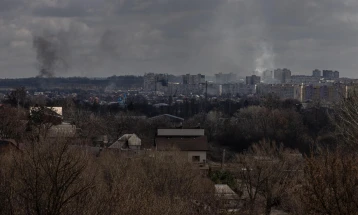 Руските трупи бомбардираа село во областа Харков