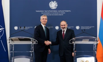 Stoltenberg e përshëndeti solidaritetin armenas me Ukrainën, Kremlini e kritikon vizitën