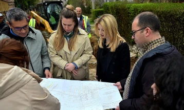 Арсовска  на увид во градежните работи за водоводна мрежа во Чучер Сандево