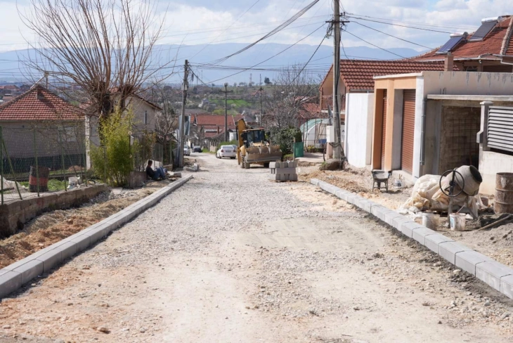 Асфалтирање повеќе улици во Куманово 